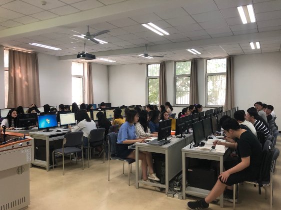 云課堂走進(jìn)高圓圓母校，帶來不一樣的計(jì)算機(jī)機(jī)房